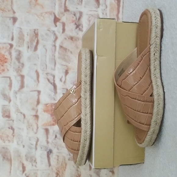 New Michael Kors Linden Croc-Embossed Sandals - Picture 4 of 13